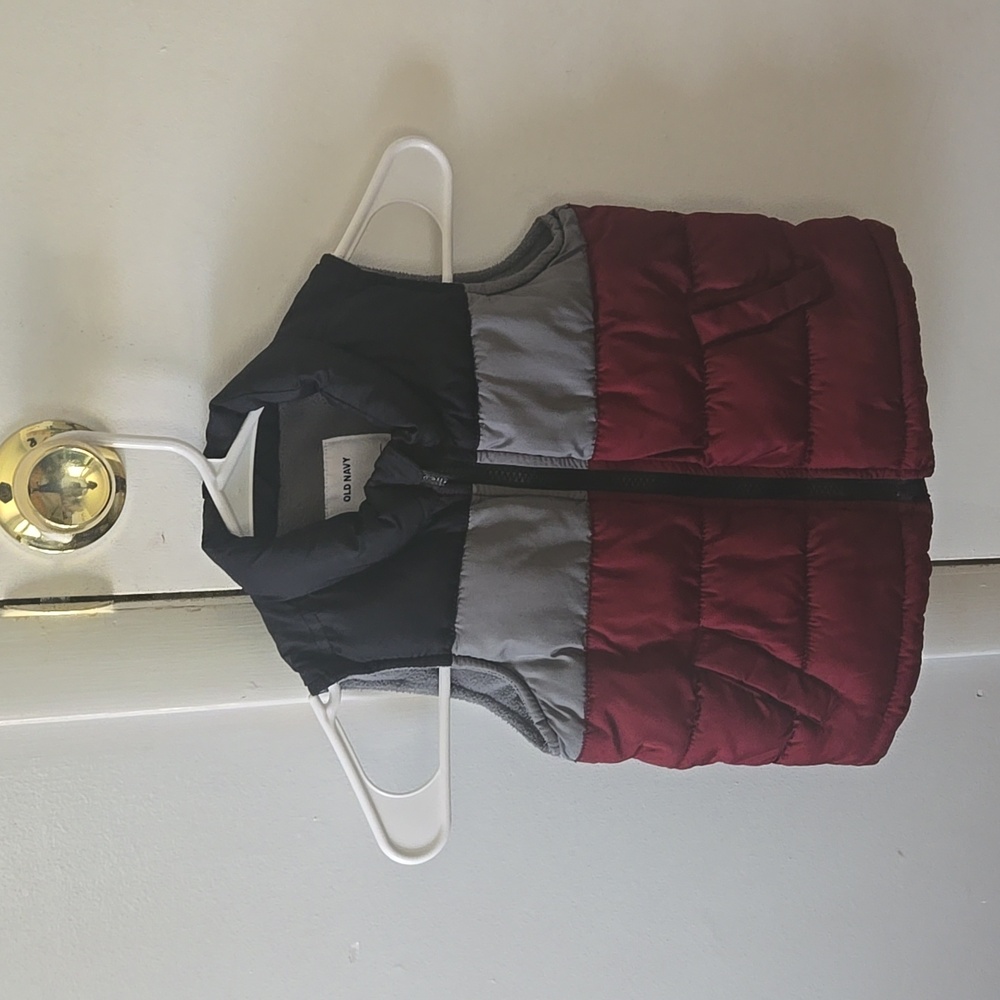 Boys 3T Old Navy colorblock puffer vest